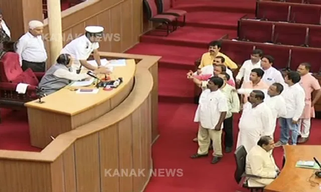 ଗୃହରେ କୋଭିଡ ପରିଚାଳନା ଅବ୍ୟବସ୍ଥା ଅଭିଯୋଗ ପ୍ରସଙ୍ଗ । ଘରୋଇ ଓ ସରକାରୀ ହସ୍ପିଟାଲ ଯାଞ୍ଚ କରିବାକୁ ବାଚସ୍ପତିଙ୍କ ରୁଲିଂ । ବିଭାଗୀୟ ମନ୍ତ୍ରୀ ସ୍କ୍ୱାର୍ଡ ଗଠନ କରି ଯାଞ୍ଚ କରିବାକୁ ରୁଲିଂ କରିଛନ୍ତି ବାଚସ୍ପତି ।