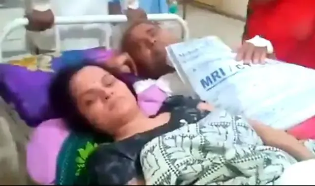 ସରକାରୀ ଡାକ୍ତରଖାନାର ଲଜ୍ଜାଜନକ ଦୃଶ୍ୟ ! ଗୋଟିଏ ଷ୍ଟ୍ରେଚରରେ ବୁହାହେଲେ ମହିଳା ଏବଂ ପୁରୁଷ , ଭିଡିଓ ହେଲା ଭାଇରାଲ୍