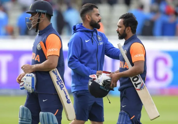 ଧୋନି ଏବଂ କେଦାର ଯାଦବଙ୍କ ଉପରେ ପ୍ରଶ୍ନ ଉଠାଇଲେ ପୂର୍ବ ଅଧିନାୟକ ! କ’ଣ ଭାରତର ବିଜୟ ପାଇଁ ଖେଳୁନଥିଲେ ଧୋନି ଏବଂ ଯାଦବ ?