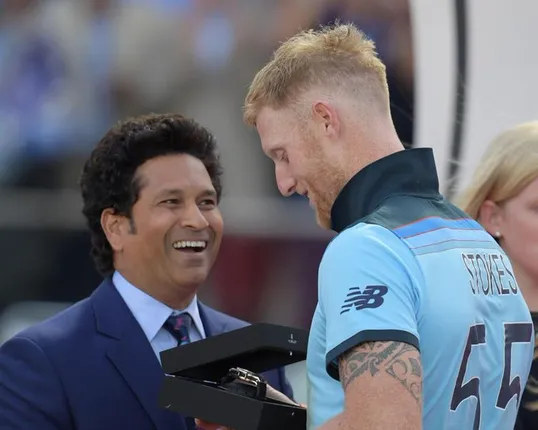 ସଚିନ୍ ଦେଲେ ଷ୍ଟୋକ୍ସଙ୍କୁ ପୁରସ୍କାର ! ରୋମାଞ୍ଚଭରା ଫାଇନାଲରେ ବୀରତ୍ୱପୂର୍ଣ୍ଣ ବ୍ୟାଟିଂ ପାଇଁ ‘ପ୍ଲେୟାର ଅଫ୍ ଦି ଫାଇନାଲ’ ବିବେଚିତ ହେଲେ ବେନ୍ ଷ୍ଟୋକ୍ସ ।