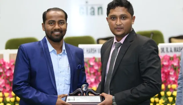 ଦୁଇ ଓଡ଼ିଆ ଯୁବ ବୈଜ୍ଞାନିକଙ୍କ ବଡ ସଫଳତା । ମାତ୍ର ୨ରୁ ୩ ହଜାର ଟଙ୍କାରେ ମିଳିବ କୁତ୍ରିମ ହାତ, ପୁରସ୍କୃତ କଲେ ଉପରାଷ୍ଟପ୍ରତି ଭେଙ୍କିୟା ନାଇଡୁ । 