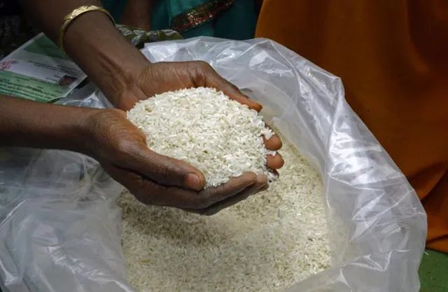 ଦୁର୍ନୀତିର ମହାକୁମ୍ଭ ଯୋଗାଣ ବିଭାଗ ! ମରିଗଲେଣି ହେଲେ ସରକାରଙ୍କ ଯୋଜନା ଫାଇଦା ନେଉଛନ୍ତି, ଧରାପଡିଲେ ୩୬ ହଜାରରୁ ଅଧିକ ଭୂତ