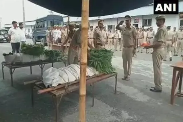 ଯୋଗୀ ଆଦିତ୍ୟନାଥଙ୍କ ଗଡରେ ଗୁଣ୍ଡାରାଜ , ସହିଦଙ୍କୁ ମିଳିଲାନି ସମ୍ମାନ ! ଆମ୍ବୁଲାନ୍ସ ବଦଳରେ ପରିବା ଗାଡିରେ ବୁହାହେଲା ସହିଦ୍ ଙ୍କ ମରଶରୀର ।