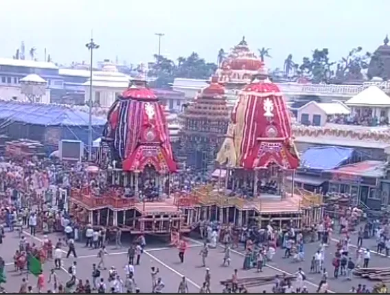 ରାତିପାହିଲେ ବଡଦାଣ୍ଡକୁ ଆସିବେ ମହାବାହୁ : ଆଜ୍ଞାମାଳ ବିଜେ ପରେ ସିଂହଦ୍ୱାର ଅଭିମୁଖେ ତିନି ରଥ