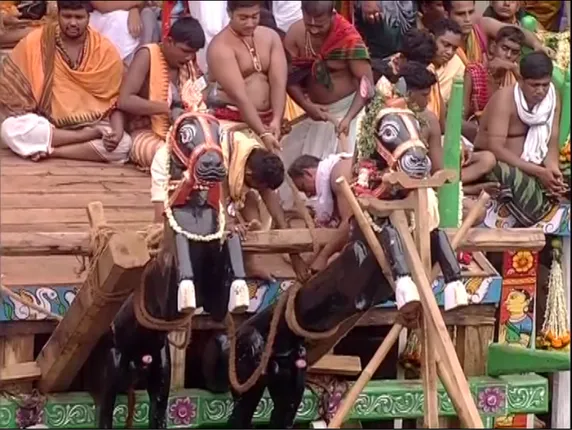 ସରିଲା ଛେରାପହଁରା, ଗଡିବ ରଥ: ଶ୍ରୀକ୍ଷେତ୍ରରେ ଭକ୍ତ ଓ ଭଗବାନ ଏକାକାର; ଭାଇ ଭଉଣୀଙ୍କୁ ସାଥୀରେ ନେଇ ମାଉସୀ ଘରକୁ ଯିବେ ମହାପ୍ରଭୁ