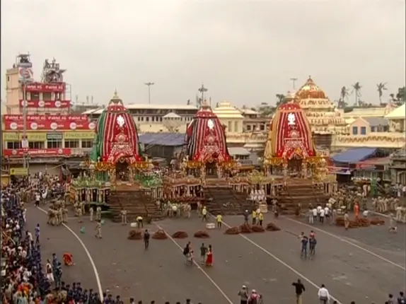 ଭକ୍ତଙ୍କୁ ଦର୍ଶନ ଦେବା ପାଇଁ ବଡ଼ଦାଣ୍ଡକୁ ଓହ୍ଲାଇ ଆସିବେ ବଡ଼ଠାକୁର : ସିଂହଦ୍ୱାରରେ ପ୍ରସ୍ତୁତ ନନ୍ଦିଘୋଷ, ତାଳଧ୍ୱଜ ଓ ଦେବଦଳନ