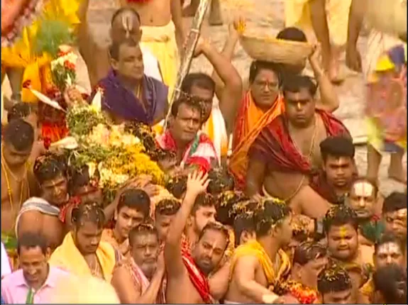 ଆରମ୍ଭ ହେଲା ପହଣ୍ଡି ବିଜେ ନୀତି । ପ୍ରଥମେ ଶୂନ୍ୟ ପହଣ୍ଡିରେ ଆସିଲେ ପ୍ରଭୁ ସୁଦର୍ଶନ