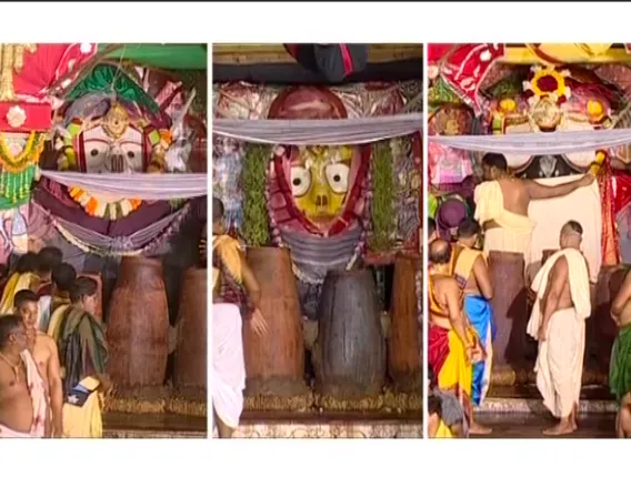 ରଥ ଉପରେ ସମ୍ପନ୍ନ ହେଲା ମହାପ୍ରଭୁଙ୍କ ଅଧରପଣା ନୀତି । ଆସନ୍ତାକାଲି ନିଳାଦ୍ରୀ ବିଜେ, ବଡ଼ ଠାକୁରଙ୍କ ବଡ ଲୀଳା ଦେଖିବା ପାଇଁ ଶ୍ରୀକ୍ଷେତ୍ରରେ ଲାଗିଛି ଶ୍ରଦ୍ଧାଳୁଙ୍କ ଭିଡ ।