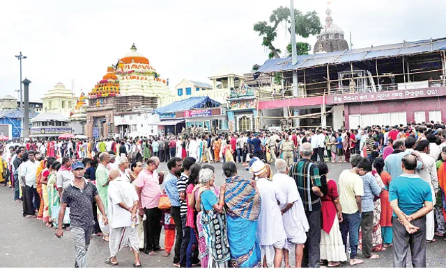 ବର୍ଷାକୁ ଭକ୍ତଙ୍କ ଖାତିର ନାହିଁ ! ପ୍ରବଳ ଭିଡ ପରେ ବି ଲକ୍ଷାଧିକ ଶ୍ରଦ୍ଧାଳୁ ଜଗାକୁ କଲେ ଦର୍ଶନ