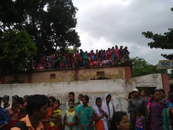 ବାହୁଡା ଯାତ୍ରାରେ ଅଘଟଣ । ରଥ ଦେଖୁଥିବା ବେଳେ ଭୁଶୁଡିଲା ଛାତ, ୧୦ ଛାତ୍ରୀ ଗୁରୁତର ।