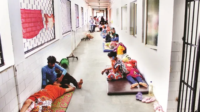 ପଦାରେ ପଡିଲା ସ୍ୱାସ୍ଥ୍ୟ ବିଭାଗର ଅସଲି ଚିତ୍ର ! ତଳେ ଗଡୁଛନ୍ତି ରୋଗୀ, ସରକାରୀ ରୁମରେ ଅୟସ କରୁଛନ୍ତି ଅଧିକାରୀ