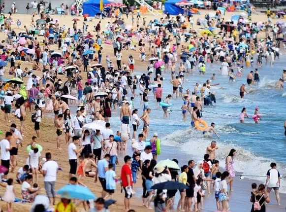 ଚୀନର ଅଜବ ନିୟମ: ଏଣିକି ସାର୍ବଜନୀନ ସ୍ଥାନରେ ପୋଷାକ ଖୋଲିଲେ ମିଳିବ ଦଣ୍ଡ...ଦେବାକୁ ପଡିବ ଜରିମାନା