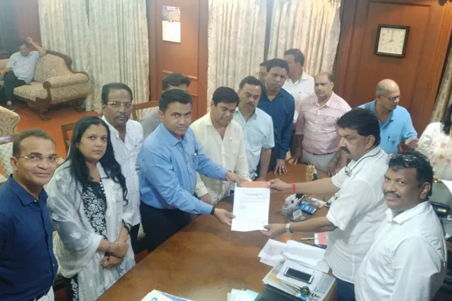 କର୍ଣ୍ଣାଟକ ପରେ ଗୋଆରେ କଂଗ୍ରେସକୁ ବଡ ଝଟକା । ୧୦ ବିଧାୟକ ଦଳ ଛାଡି ବିଜେପିରେ ହେଲେ ସାମିଲ ।