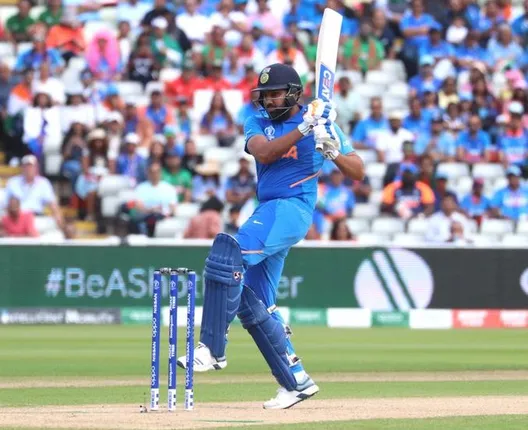 ପୁଣି ଦମ୍ ଦେଖାଇଲେ ‘ହିଟ୍ ମ୍ୟାନ୍’ । ରୋହିତଙ୍କ ଜବରଦସ୍ତ ଅର୍ଦ୍ଧଶତକ, ଭାରତର ଦମଦାର ବ୍ୟାଟିଂ ଜାରି ।