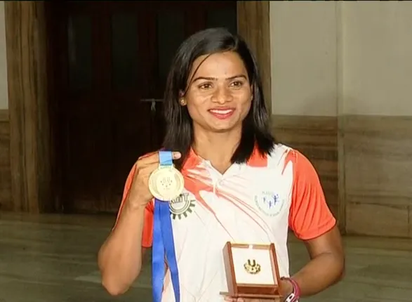 ମୁଖ୍ୟମନ୍ତ୍ରୀଙ୍କୁ ଭେଟିଲେ ସ୍ପ୍ରିଂଟର ଦୂତି ଚାନ୍ଦ। 'ଅର୍ଜୁନ ପୁରସ୍କାର' ପାଇଁ ତାଙ୍କ ନାଁ ପଠାଇବାକୁ କଲେ ଅନୁରୋଧ