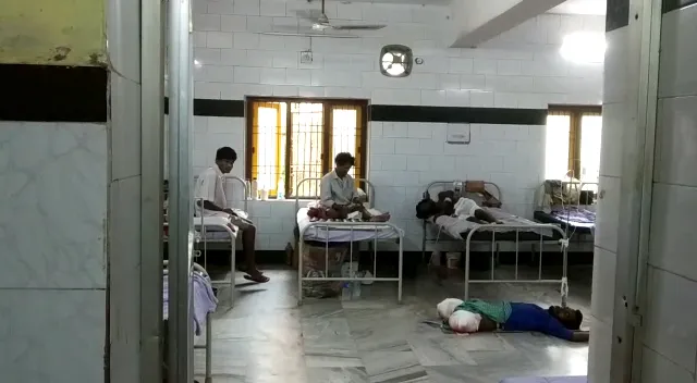 କଟା ଗୋଡ ଧରି ଚଟାଣରେ ସାରାରାତି ପଡିରହିଲେ ଯୁବକ: ଆଡ ଆଖରେ ଦେଖିଲେନି ଏସସିବି ଡାକ୍ତର, ମିଳିଲାନି ବେଡ