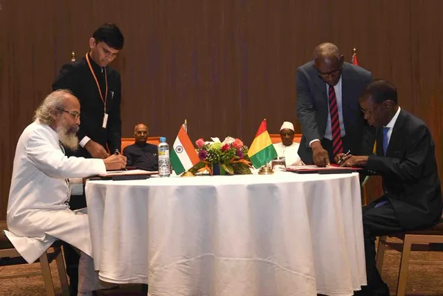 ବିଦେଶ ଗସ୍ତରେ ପ୍ରତାପ ନନା ! ବିଭିନ୍ନ କ୍ଷେତ୍ରରେ ଗିନି ସହ ଦ୍ୱିପାକ୍ଷିକ ଚୁକ୍ତି ସ୍ୱାକ୍ଷର କଲେ ପ୍ରତାପ ଷଡଙ୍ଗୀ, କୁମ୍ଭୀରଙ୍କ ମେଳରେ ଦେଲେ ଫଟୋ ପୋଜ୍ ।