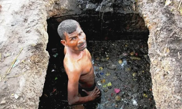 ଏବେ ଅସନା ନାଳର ସଫେଇ କାରଣରୁ ଯିବନି କେଉଁ ଗରିବର ଜୀବନ ! ହାତର ସ୍ଥାନ ନେବ ଆଧୁନିକ ମେସିନ୍ , ସରକାର ଆଣିବେ ନୂଆ ଯୋଜନା ।