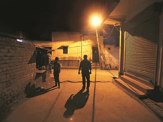 ସୌଭାଗ୍ୟ ଯୋଜନାରେ ଅନିୟମିତତା: ବିଦ୍ୟୁତ୍ ସଂଯୋଗ ହୋଇଛି ହେଲେ ମିଟର ଲାଗୁନି, ମନଇଚ୍ଛା ମାସିକ ଦେୟ ମାଗୁଛନ୍ତି କର୍ମଚାରୀ