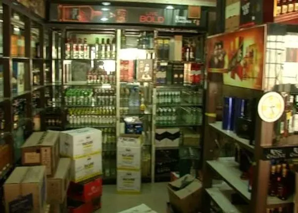 ଟେନସନ୍ ଦେଉଛି ନୂଆ ଟ୍ରାଫିକ୍ ନିୟମ । କଡ଼ାକଡ଼ି ଚାଲିଛି ଚେକିଂ, ବାର ଆସୋସିଏସନ ସଭାପତି କହିଲେ ମଦ ବେପାରରେ ମାଡ଼ିଗଲାଣି ମରୁଡ଼ି ।