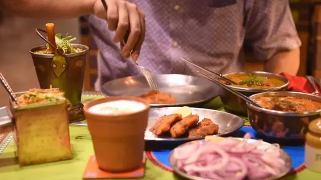 କନେଷ୍ଟବଳଙ୍କ ଦାଦାଗିରି : ଖାଇବା ସରିଲାଣି କହିବାରୁ ଢ଼ାବା ମାଲିକ ଉପରକୁ ଗୁଳି ଚଳାଇଲେ