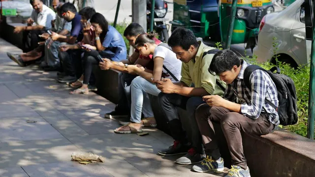 ବେକ ତଳକୁ କରି ମୋବାଇଲ୍ ଦେଖୁଥିବା ଲୋକଙ୍କ ଉଚ୍ଚତାରେ ପଡୁଛି ପ୍ରଭାବ ! ତାଲିକାରେ ରହିଛି ମହିଳା ଏବଂ ଶିଶୁଙ୍କ ନାଁ , ଗବେଷଣାରୁ ମିଳିଲା ତଥ୍ୟ ।