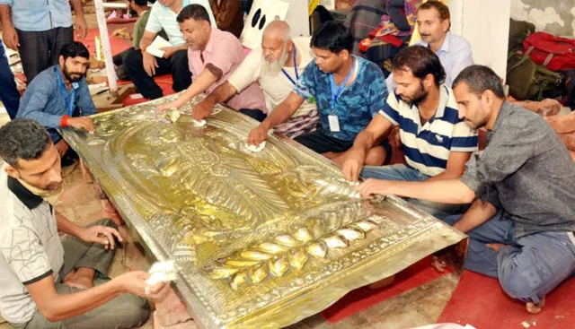 ମା’ ବୈଷ୍ଣୋଦେବୀଙ୍କ ପୀଠରେ ଲାଗିବ ସୁନାର ଦ୍ୱାର । ଶେଷ ପର୍ଯ୍ୟାୟରେ ପହଞ୍ଚିଲା କାମ, ୨୫ କିଲୋ ସୁନାରେ ଝଲସିବ ଦ୍ୱାର ।