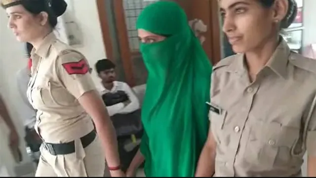 କି ଯୁଗ ଆସିଲା ! ଯୁବକଙ୍କ ଅଶ୍ଲିଳ ଭିଡିଓ ଉତ୍ତୋଳନ କରି ବ୍ଲାକମେଲ୍ କରୁଥିଲେ ଯୁବତୀ , ଜାଲ ବିଛାଇ ଅପରାଧିକୁ ଧରିଲା ପୋଲିସ୍ ।  