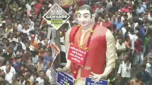 ହଜାର ହଜାର ଲୋକଙ୍କ ଗହଣରେ ଜଳିଲେ ଇମରାନ୍ ! ୧୩୫ ବର୍ଷର ମାରବତ୍ ଉତ୍ସବରେ ଚଳିତବର୍ଷ ଜଳିଲା ପାକ୍ ପ୍ରଧାନମନ୍ତ୍ରୀ ଇମରାନ୍ ଖାନଙ୍କ କୁଶପୁତ୍ତଳିକା ।