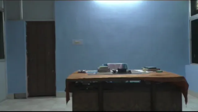 କାର୍ଯ୍ୟରେ ଅବହେଳା ପାଇଁ ଶାସ୍ତି: ବିଳମ୍ବରେ ଅଫିସକୁ ଆସିବା ମହଙ୍ଗା ପଡ଼ିଲା; ୧୯ ଅଧିକାରୀଙ୍କ ଦରମା କାଟିଦେଲେ ସରକାର