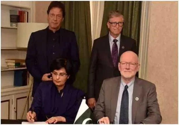 କରଜରେ ବୁଡିଥିବା ପାକିସ୍ତାନ ପାଇଁ ସାହାଯ୍ୟର ହାତ ବଢାଇଲେ ବିଲ୍ ଗେଟସ୍ ! ପାକିସ୍ତାନ ପ୍ରଧାନମନ୍ତ୍ରୀ ଇମରାନ୍ ଖାନ୍ ଜଣାଇଲେ ଧନ୍ୟବାଦ ।