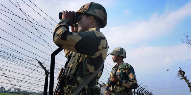 ଏଲଓସିରେ ଉତ୍ତେଜନା : ସୀମାରେ ସେନା ଠୁଳ କରୁଛି ପାକିସ୍ତାନ, ବଡ ଧରଣର ମୁକାବିଲା ପାଇଁ ଭାରତ ପ୍ରସ୍ତୁତ 