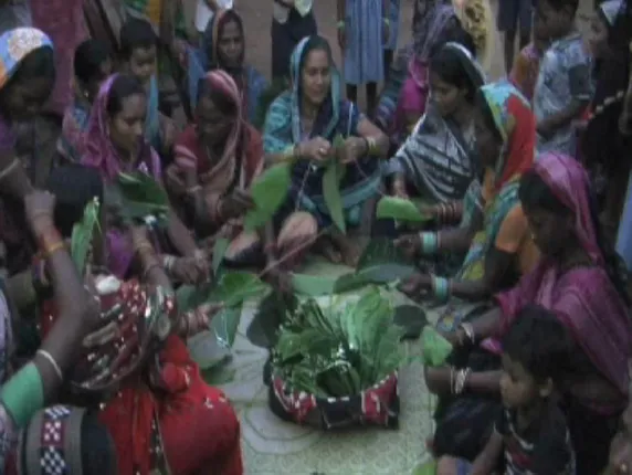 ନିଆରା ପରମ୍ପରାରେ ନୂଆଁଖାଇ ପାଳନ । ମଦମୁକ୍ତି ପାଇଁ ଆହ୍ୱାନ ଦେଇ ପାଟଣାଗଡରେ ଏକାଠି ହେଲେ ୨ଟି ଗାଁର ଲୋକେ