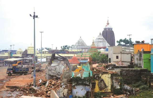 ଶେଷ ହେଲା ବଡ଼ଆଖଡ଼ା ମଠ ଉଚ୍ଛେଦ : ମେଡ଼ିକାଲ ଛକରୁ ସ୍ପଷ୍ଟ ଦିଶୁଛି ଶ୍ରୀମନ୍ଦିର