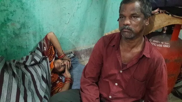 ଘରର ଏକମାତ୍ର ରୋଜଗାରିଆ ଝିଅକୁ ହରାଇ ଭାଙ୍ଗି ପଡିଛି ନିହାରିକାଙ୍କ ପରିବାର। କିଏ ସଜାଡିବ ନିହାରିକାଙ୍କ ଉଜୁଡା ସଂସାର? ସହାୟତା ଅପେକ୍ଷାରେ ନିହାରିକାଙ୍କ ପକ୍ଷାଘାତ ବାପା ଓ ରୋଗିଣା ମାଆ