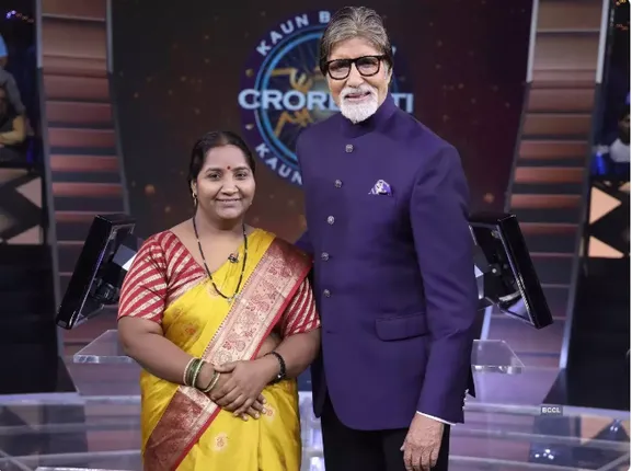 କେବିସିରେ କୋଟିପତି । ବିଗ ବି’ଙ୍କ ବିଗ୍ ସୋ’ରେ ବାଦଶାହା ବନିଲେ ବିଦ୍ୟାଳୟରେ ‘ମିଡ୍ ଡେ ମିଲ୍’ ବନାଉଥିବା ବବିତା ।