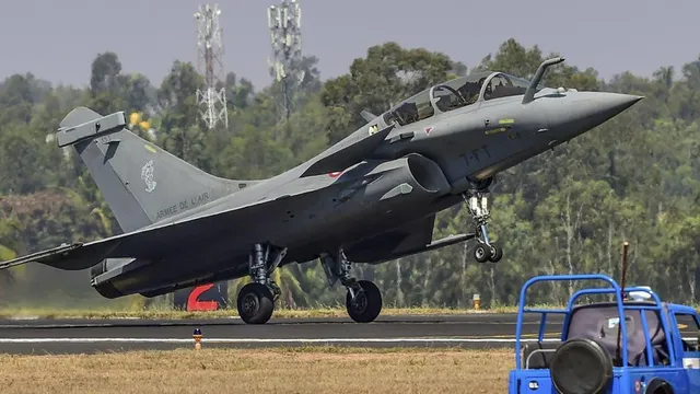 ରାଫେଲ ଆସୁଛି ଶକ୍ତି ବଢୁଛି । ଭାରତକୁ ଗୋଟିଏ ରାଫେଲ ମିଳିଥିବା ବେଳେ ଆସନ୍ତା ବର୍ଷ ବାୟୁସେନାରେ ସାମିଲ ହୋଇପାରେ ଆଉ ୩୬ଟି ଲଢୁଆ ବିମାନ