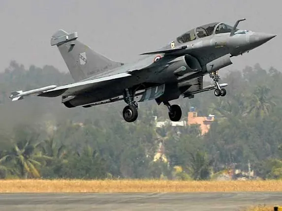 ଆପାଚେ ପରେ ରାଫେଲ୍ । ଭାରତୀୟ ବାୟୁସେନାରେ ଖୁବଶୀଘ୍ର ସାମିଲ ହେବାକୁ ଯାଉଛି ଲଢୁଆ ବିମାନ ରାଫେଲ୍ । ବଢିବ ବାୟୁସେନାର ଶକ୍ତି 