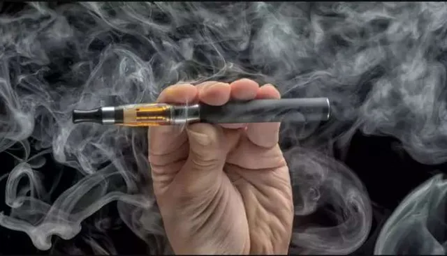 ‘ଇ-ସିଗାରେଟ’ ନେଇ କ୍ରାଇମବ୍ରାଞ୍ଚର କଡା ନିର୍ଦ୍ଦେଶ: ଏଣିକି ବେଆଇନ ଭାବେ ଇ-ସିଗାରେଟ୍ ବିକ୍ରି କଲେ ୧ରୁ ୩ ବର୍ଷ ଜେଲ୍; ୫ ଲକ୍ଷ ଟଙ୍କା ଯାଏଁ ଜରିମାନା