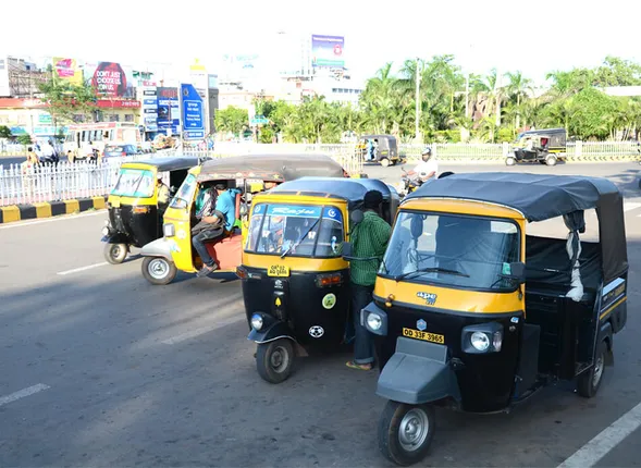 ଆଜିଠୁ ସାବାଡ ହେବେ ରାଜଧାନୀର ଅଟୋ ଚାଳକ ! ଏଣିତି ମନଇଚ୍ଛା ରାସ୍ତାରେ ପାର୍କିଂ କଲେ ଗଣିବେ ଜୋରିମାନା, ପ୍ରତିଦିନ ତାଲିମ ନେବେ ୨ ଶହ ଅଟୋ ଚାଳକ