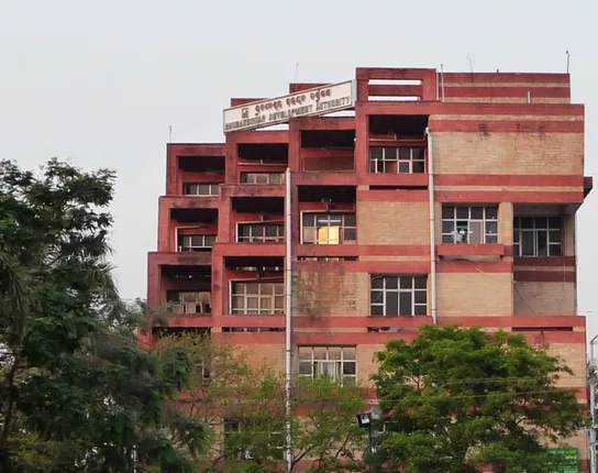 ପାର୍କିଂ ଫିକୁ ନେଇ ୧୪ଟି ଜାଗାକୁ ନୋଟିସ୍ । ଏସପ୍ଲାନେଡ ସମେତ ୧୪ ମଲ, ସୋ'ରୁମ ଓ ହସ୍ପିଟାଲକୁ ନୋଟିସ କଲା ବିଡିଏ