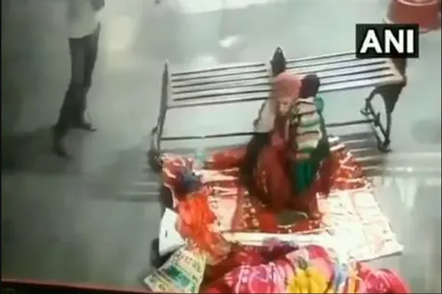 ମା’କୋଳରୁ ଚୋରୀ ହେଲା ୮ ମାସର ଶିଶୁ ! ସାକ୍ଷୀ ରହିଲା ସିସିଟିଭି , ଅଭିଯୁକ୍ତ ଦମ୍ପତୀଙ୍କୁ ଖୋଜୁଛି ପୋଲିସ୍ । ଦେଖନ୍ତୁ ଭିଡିଓ