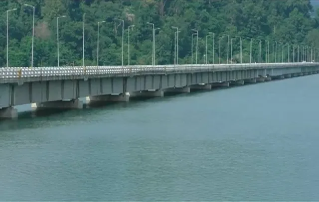 ବିପଦ ସଂକେତ ଡେଇଁଲା ଗୁରୁପ୍ରିୟା ନଦୀର ଜଳସ୍ତର । ବାଲିମେଳା ଜଳଭଣ୍ଡାର ପାଣି ଛାଡିବା ପରେ ତଳି ଅଂଚଳ ଲୋକଙ୍କ ମଧ୍ୟରେ ବଢିଳା ଛନକା