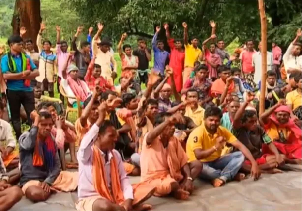 ସ୍ୱାଭିମାନ ଅଂଚଳରେ ପ୍ରଜାମେଳି । ଏକାଠି ହୋଇ ସମସ୍ୟା ବଖାଣିଲେ ୨୫ରୁ ଅଧିକ ଗାଁର ଲୋକ, ଗ୍ରାଉଣ୍ଡ ଜିରୋରେ ସ୍ଥିତି ପରଖିଲା କନକ ନ୍ୟୁଜ୍