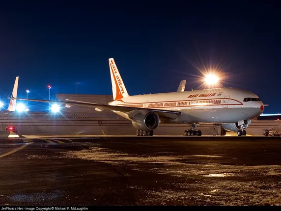 ଏୟାର ଇଣ୍ଡିଆ ପାଇଁ ସଙ୍କଟ ବଢିଲା । ଏକାସଙ୍ଗରେ ଇସ୍ତଫା ଦେଲେ ୧୨୦ ଜଣ ପାଇଲଟ ।