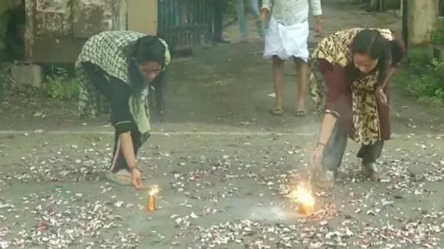 ସକାଳ ସାତରୁ ସେଲିବ୍ରେସନ୍ ! ତାମିଲନାଡୁରେ ସକାଳୁ ସକାଳୁ ଲୋକ ଫୁଟାଇଲେ ବାଣ , ରାଷ୍ଟ୍ରପତି ଏବଂ ପ୍ରଧାନମନ୍ତ୍ରୀ ଟ୍ୱିଟ୍ କରି ଦେଶବାସୀଙ୍କୁ ଜଣାଇଲେ ଶୁଭେଚ୍ଛା ।