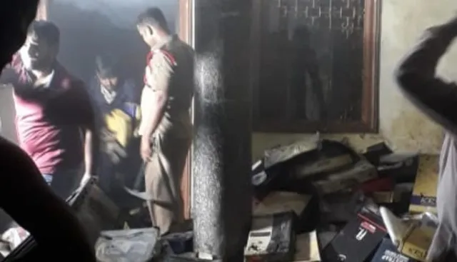 ରାଉରକେଲାରେ ଏକ କପଡ଼ା ଦୋକାନର ଗୋଦାମ ଘରେ ନିଆଁ, ୭ ଲକ୍ଷ ଟଙ୍କାର ସମ୍ପତ୍ତି ନଷ୍ଟ