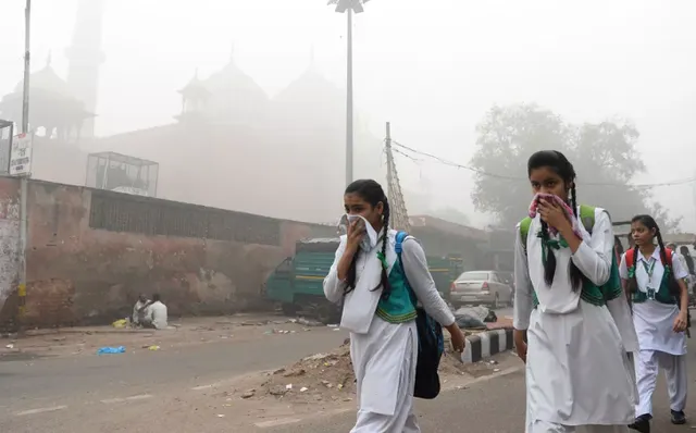 ରାଜଧାନୀ ଦିଲ୍ଲୀରେ ବିଷାକ୍ତ ବାୟୁର ପଞ୍ଝାରେ କୋମଳମତି : ସ୍କୁଲରେ ୨୦ ପ୍ରତିଶତ ପର୍ଯ୍ୟନ୍ତ କମିଲା ଛାତ୍ରଛାତ୍ରୀଙ୍କ ଉପସ୍ଥାନ