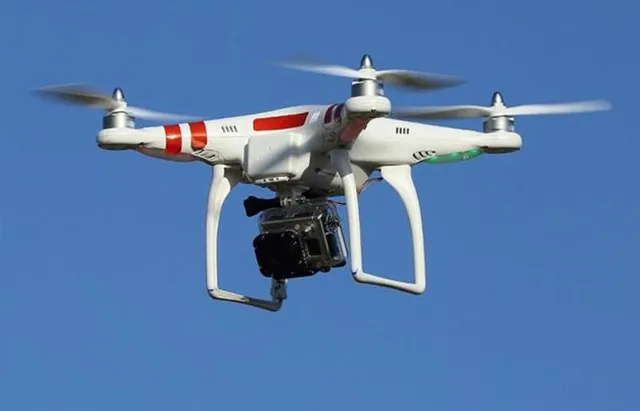 କୁଆ‌ଡ଼େ ଗଲା ଡ୍ରୋନ୍ କ୍ୟାମେରା? ରବୀନ୍ଦ୍ର ମଣ୍ଡପ-କ୍ୟାପିଟାଲ ହସ୍ପିଟାଲ ରାସ୍ତାରେ ବେଧଡ଼କ ହେଉଛି ଓଭରଟେକିଂ