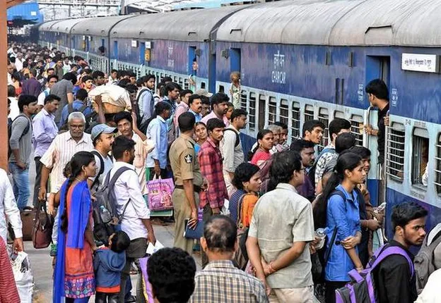 ଆଉ ବରଦାସ୍ତ କରାଯିବନି ଯାତ୍ରୀଙ୍କ ବ୍ୟବହାର...ଏଣିକି କାହାକୁ ଅପମାନ କଲେ ଅଧାରୁ ଅଟକିବ ଯାତ୍ରା...ରେଳଯାତ୍ରାରେ ସବୁଦିନ ପାଇଁ ଲାଗିଯିବ ବ୍ରେକ୍